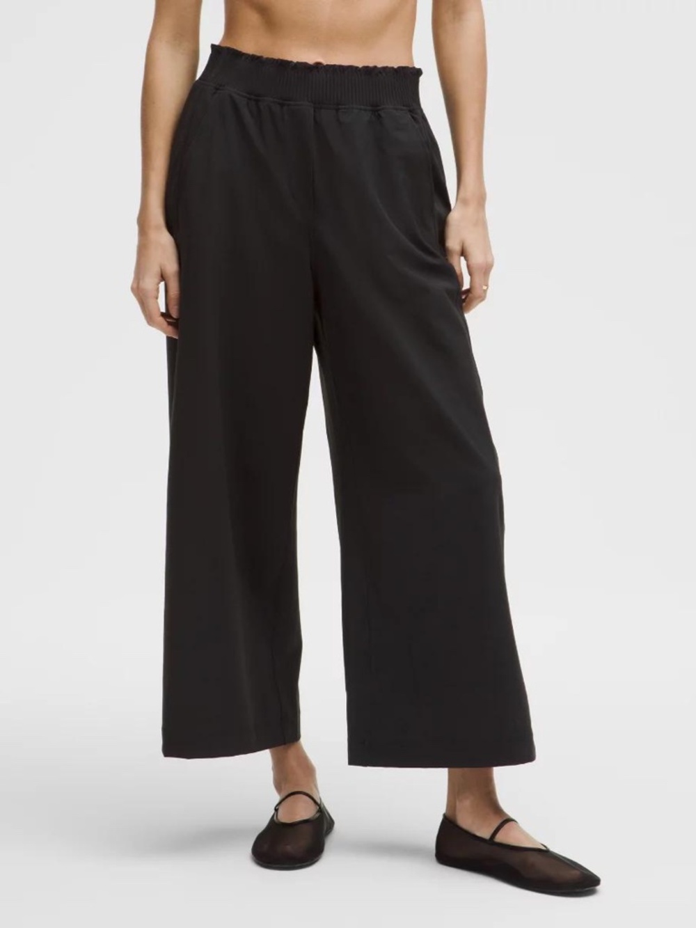 lululemon - Stretch Woven Ruffle Waist Wide Leg Cropped Pant - Black - Medium